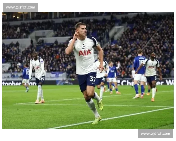 范德芬头球双响封神！热刺 3-0 破咒升前三